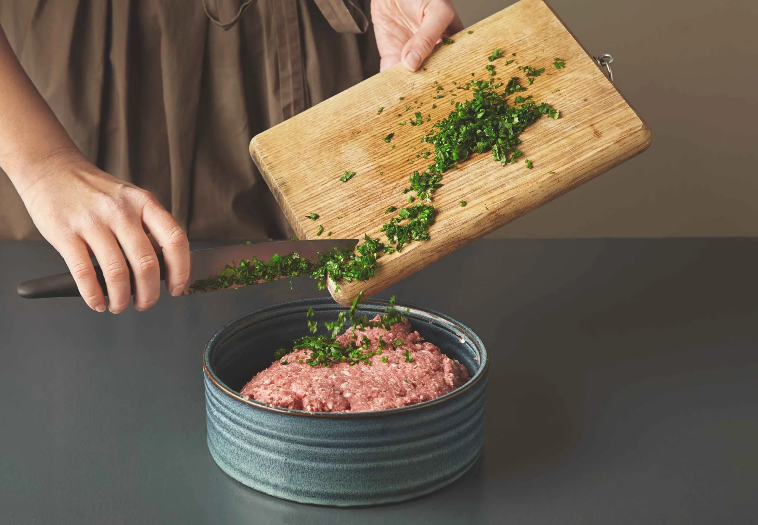 ground-beef-with-woman-hand
