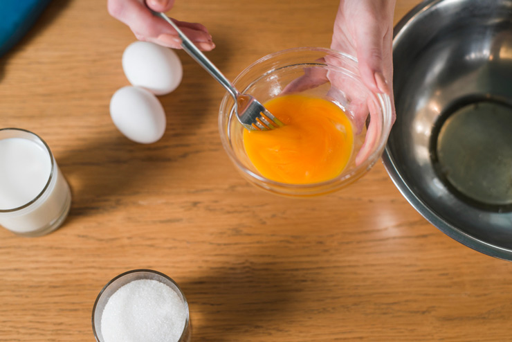 instant pot scrambled eggs step 02 : whisk the eggs