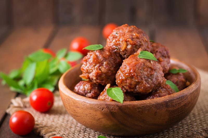 What to eat with meatballs?