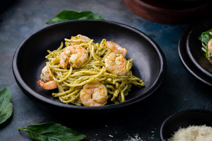 garlic basil shrimp with zucchini noodles - 2b mindset recipe